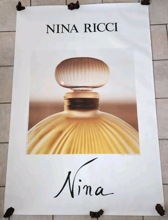 NINA RICCI : L'Élégance Française Intemporelle.